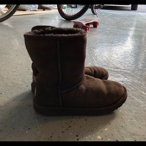EUC UGG Classic Boot in Brown US 5 EUR 35